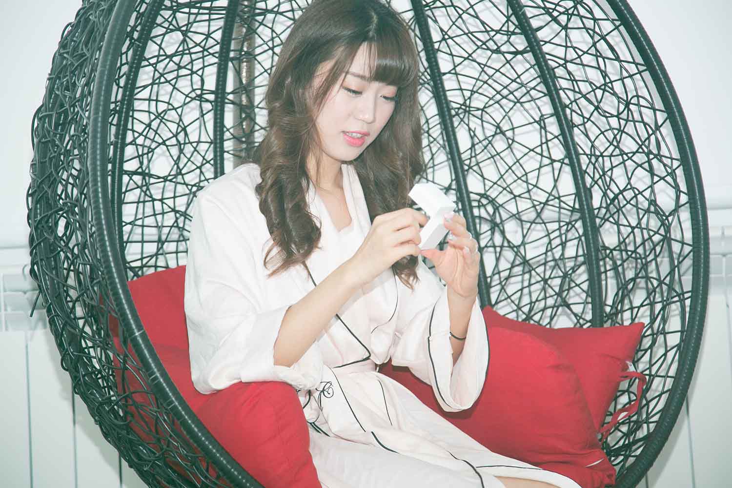 [素人新娘] 露出性感后背的娇羞美女新娘婚礼现场实拍写真 H409