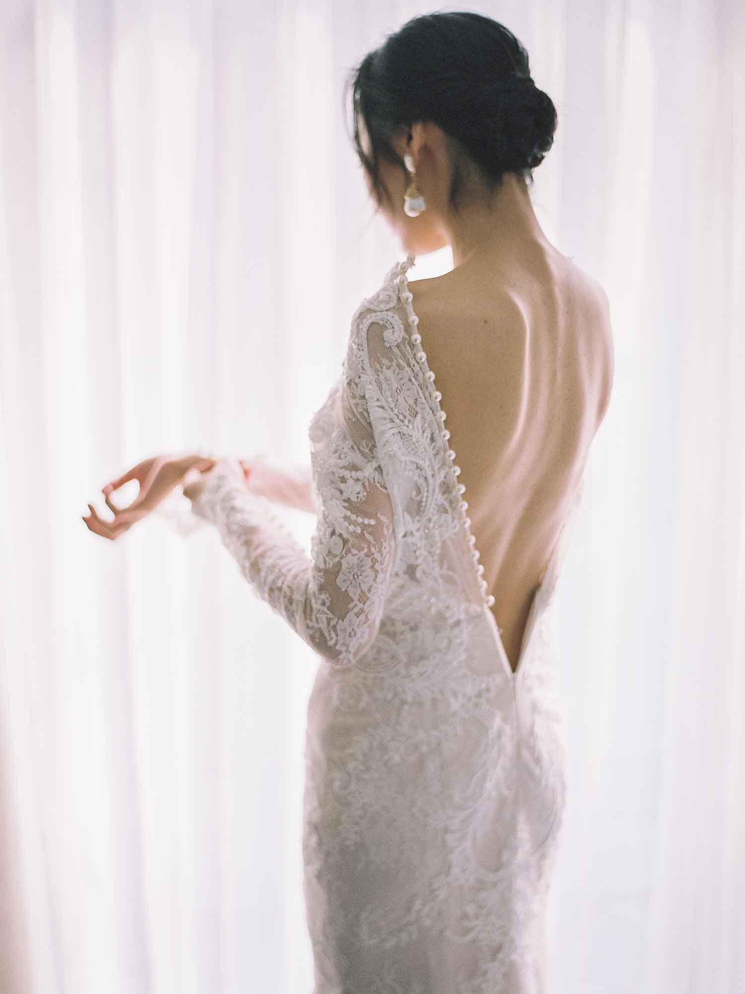 [素人新娘] 穿着性感蕾丝内裤露着性感大腿的新娘婚礼现场实拍写真 H358