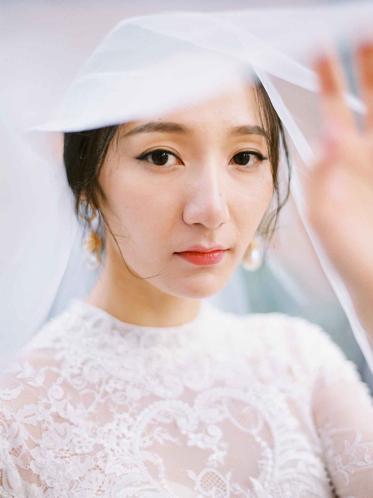 [素人新娘] 穿着性感蕾丝内裤露着性感大腿的新娘婚礼现场实拍写真 H358