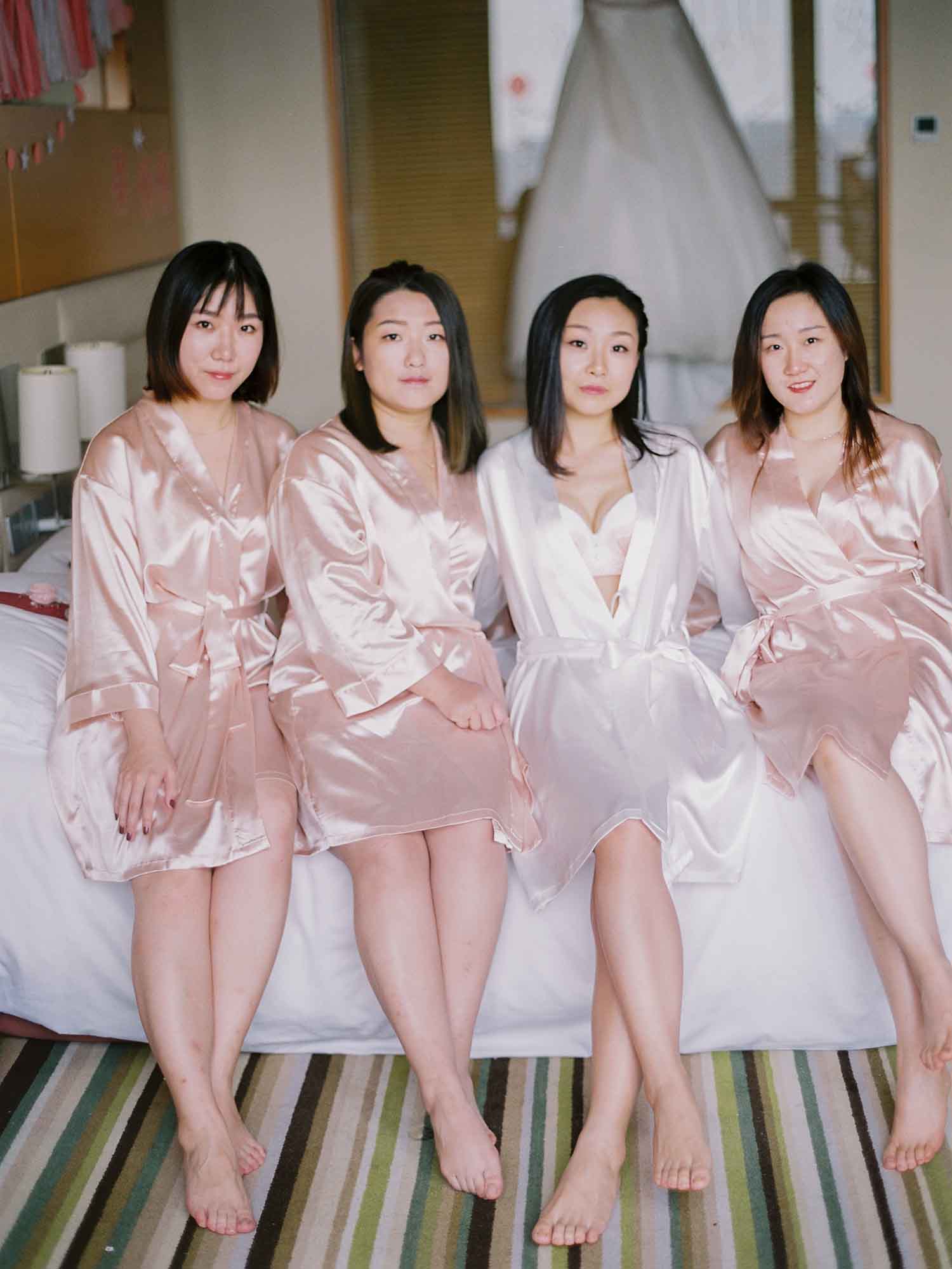 [素人新娘] 穿着性感蕾丝内衣大胆展示的美女新娘婚礼现场实拍写真 H359