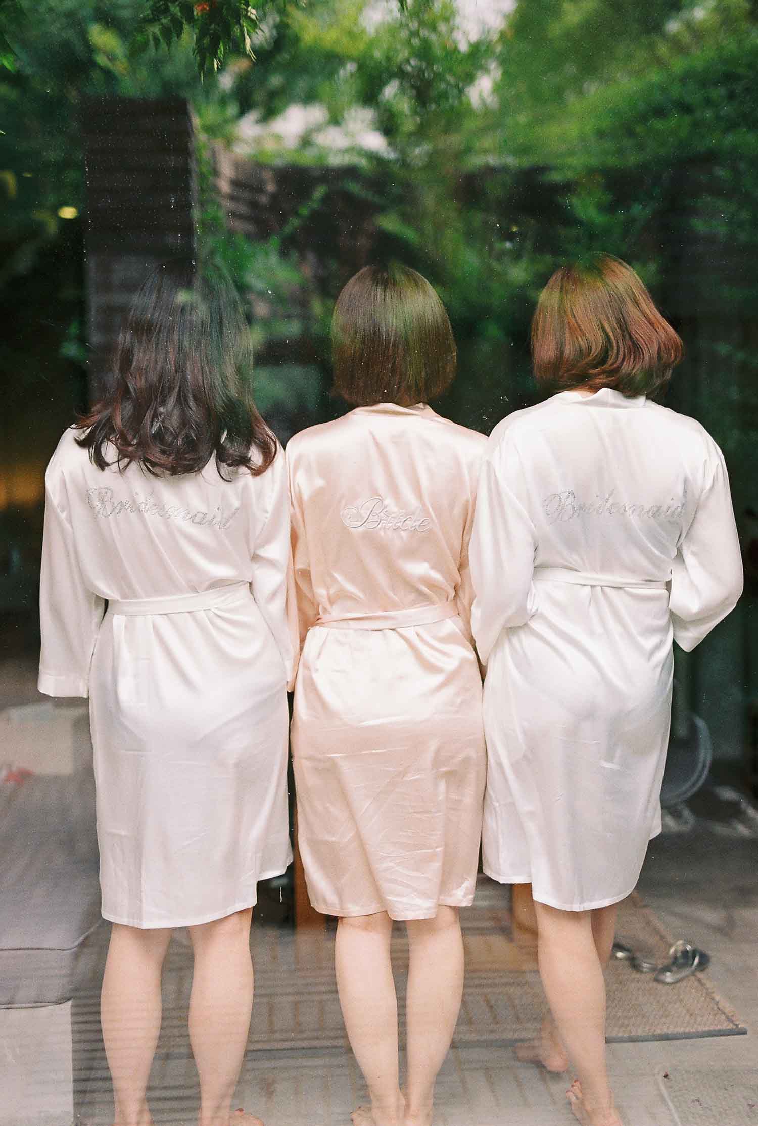 [素人新娘] 穿着性感蕾丝内裤露出后背的新娘婚礼现场实拍写真 H342