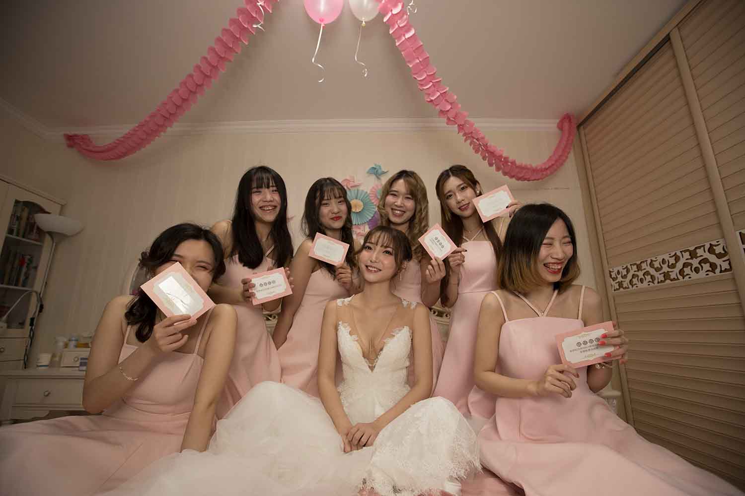 [素人新娘] 长的甜美可爱身材还很好的美女新娘婚礼现场实拍写真 H425