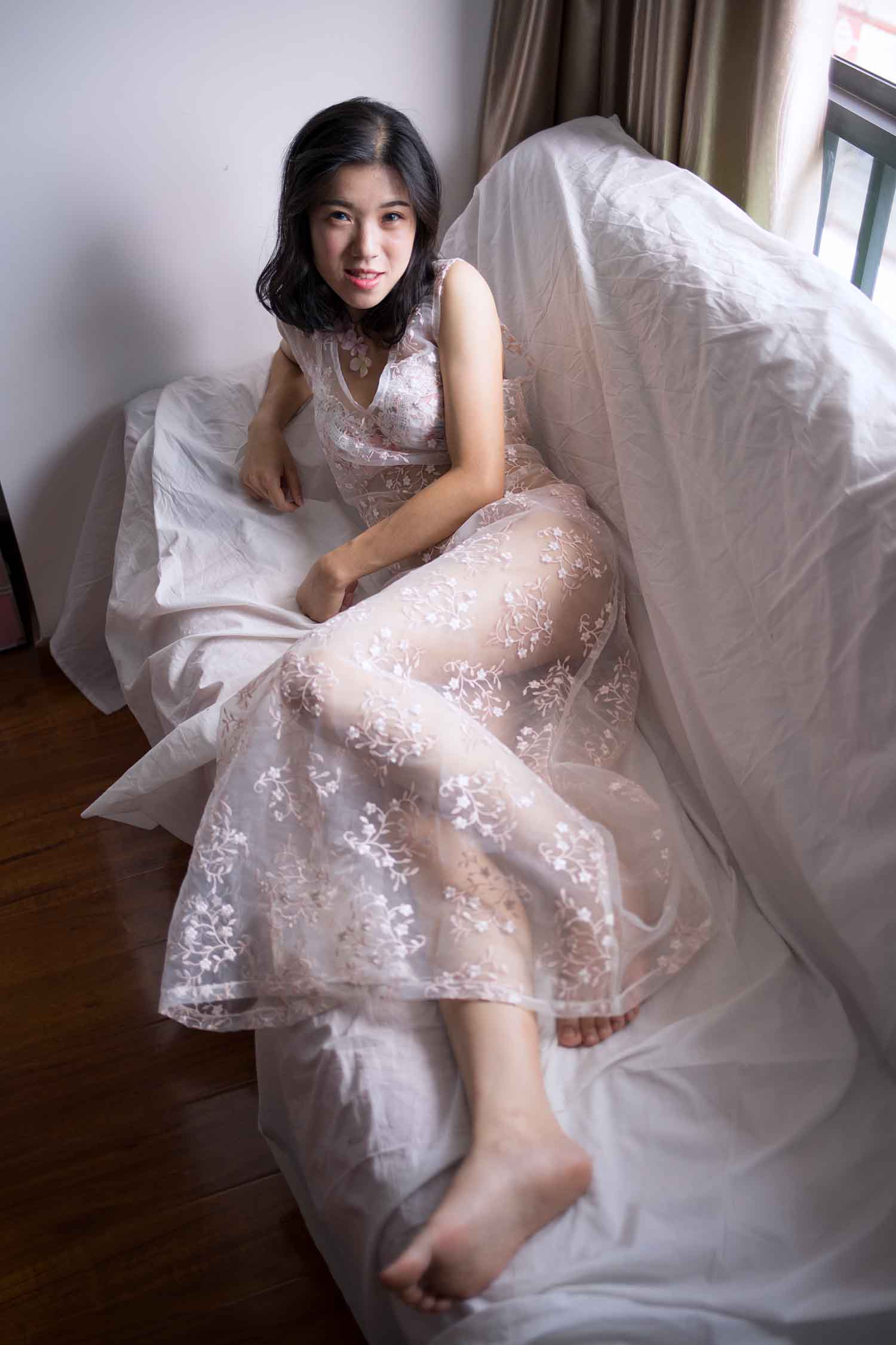 [素人新娘] 穿着蕾丝内衣的气质美女新娘拍摄婚纱照写真 H414