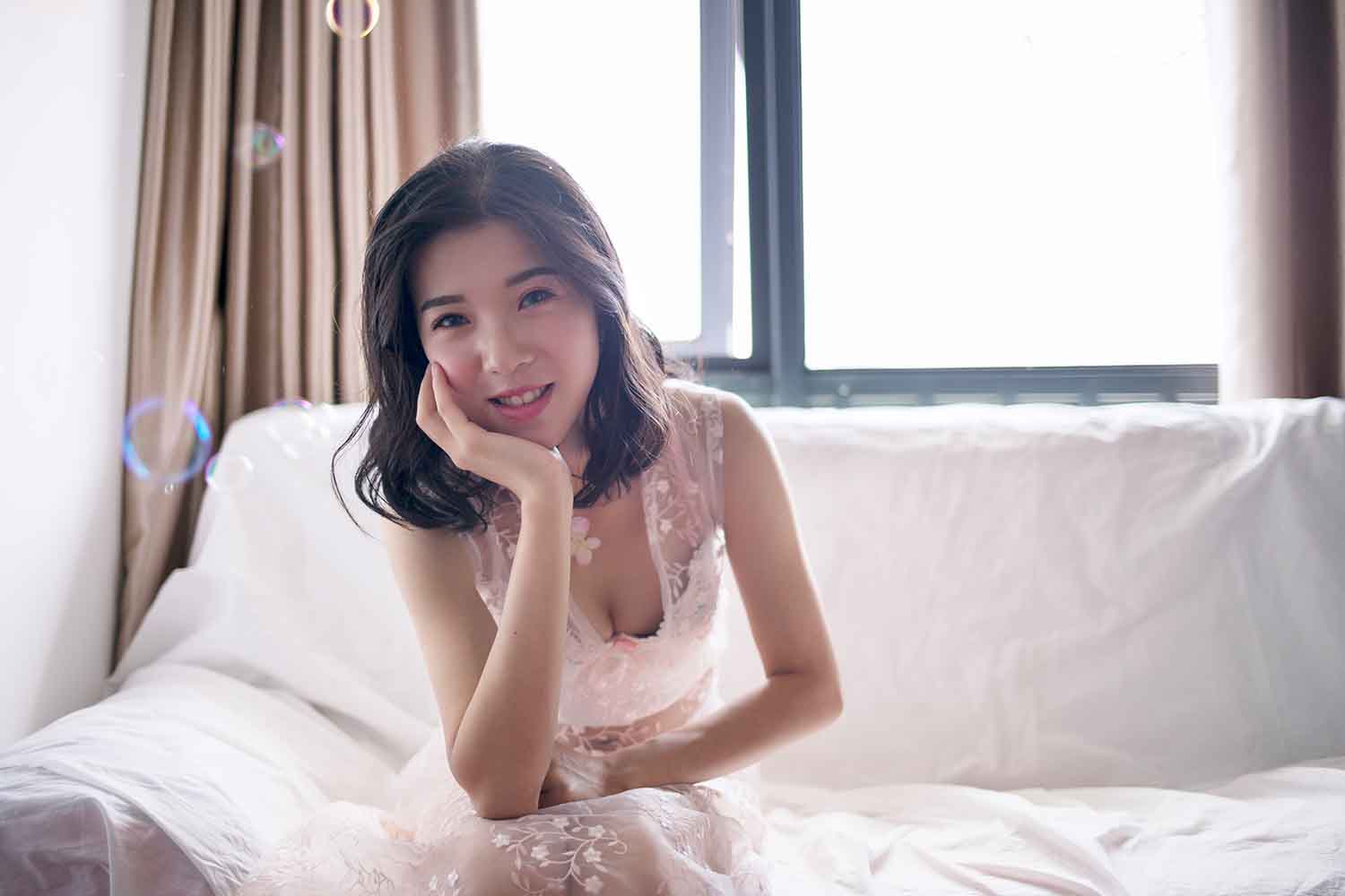 [素人新娘] 穿着蕾丝内衣的气质美女新娘拍摄婚纱照写真 H414