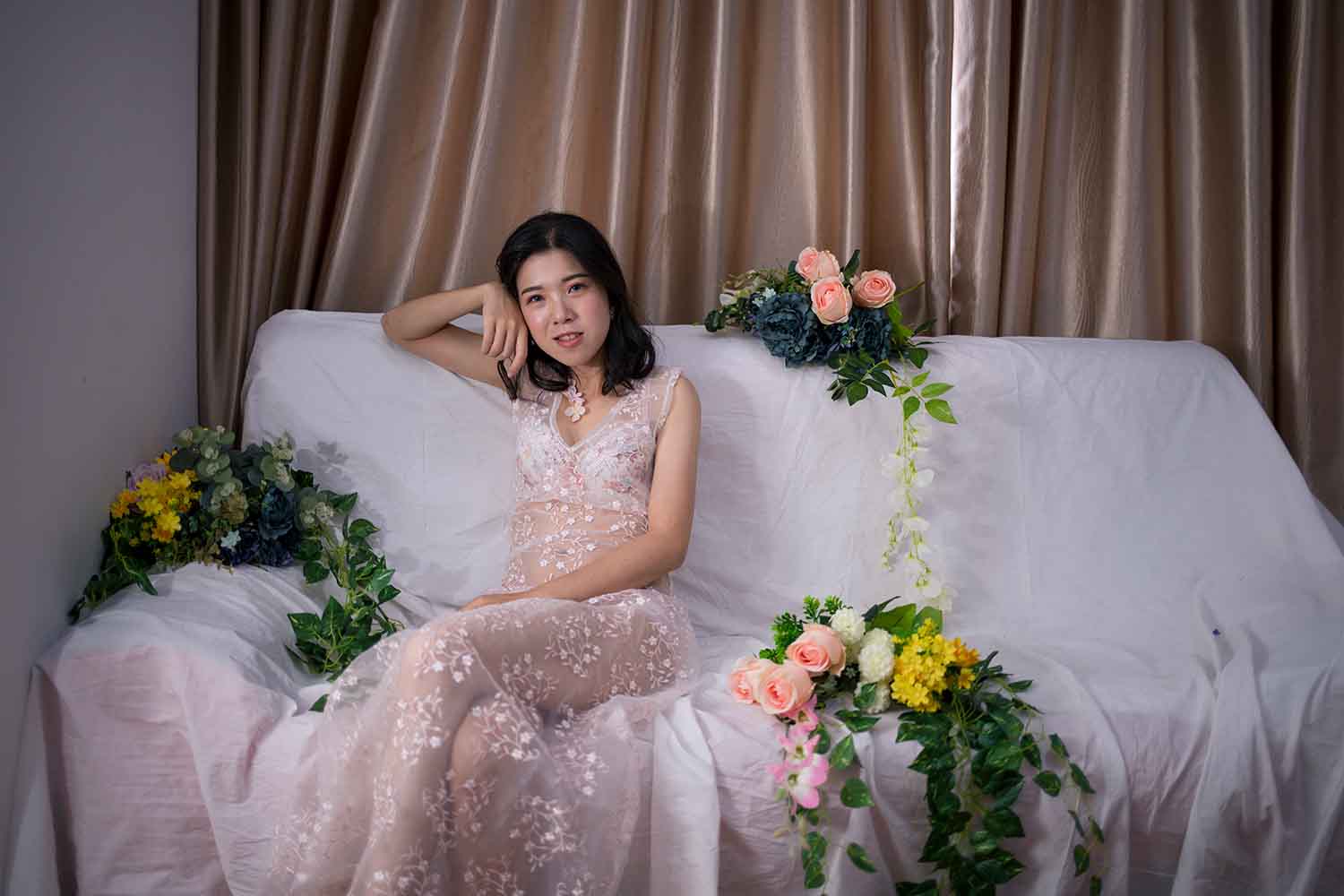 [素人新娘] 穿着蕾丝内衣的气质美女新娘拍摄婚纱照写真 H414