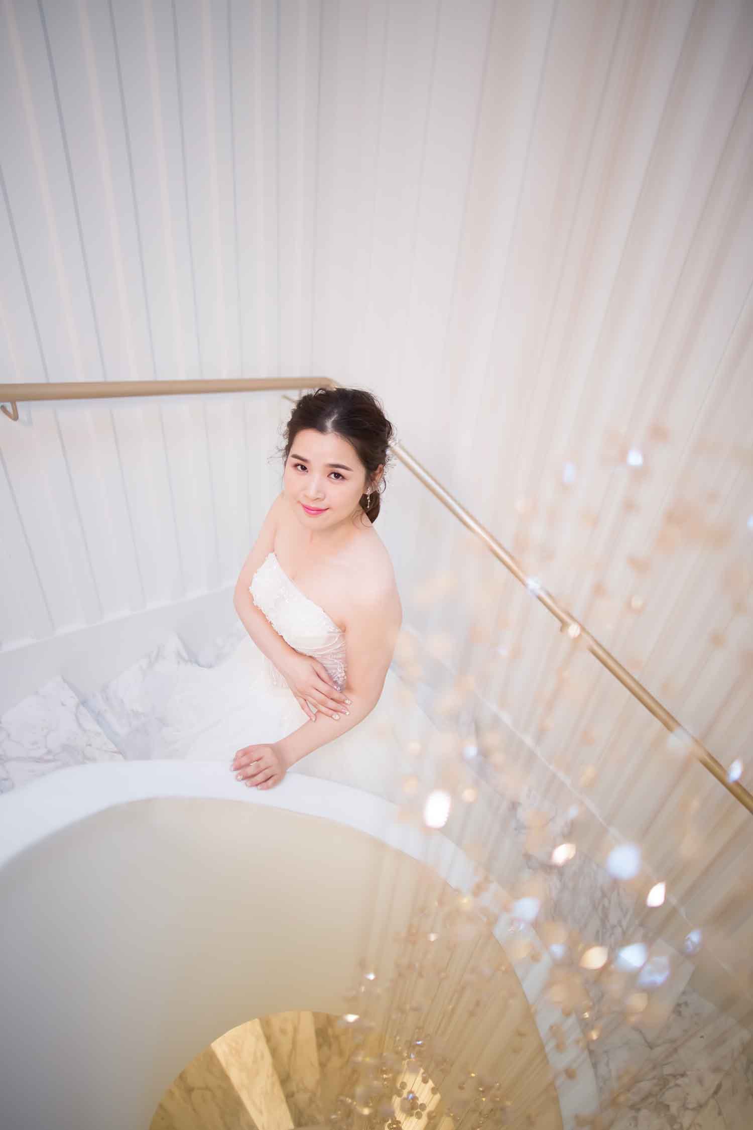 [素人新娘] 皮肤雪白的丰满可爱新娘婚礼现场实拍写真 H349