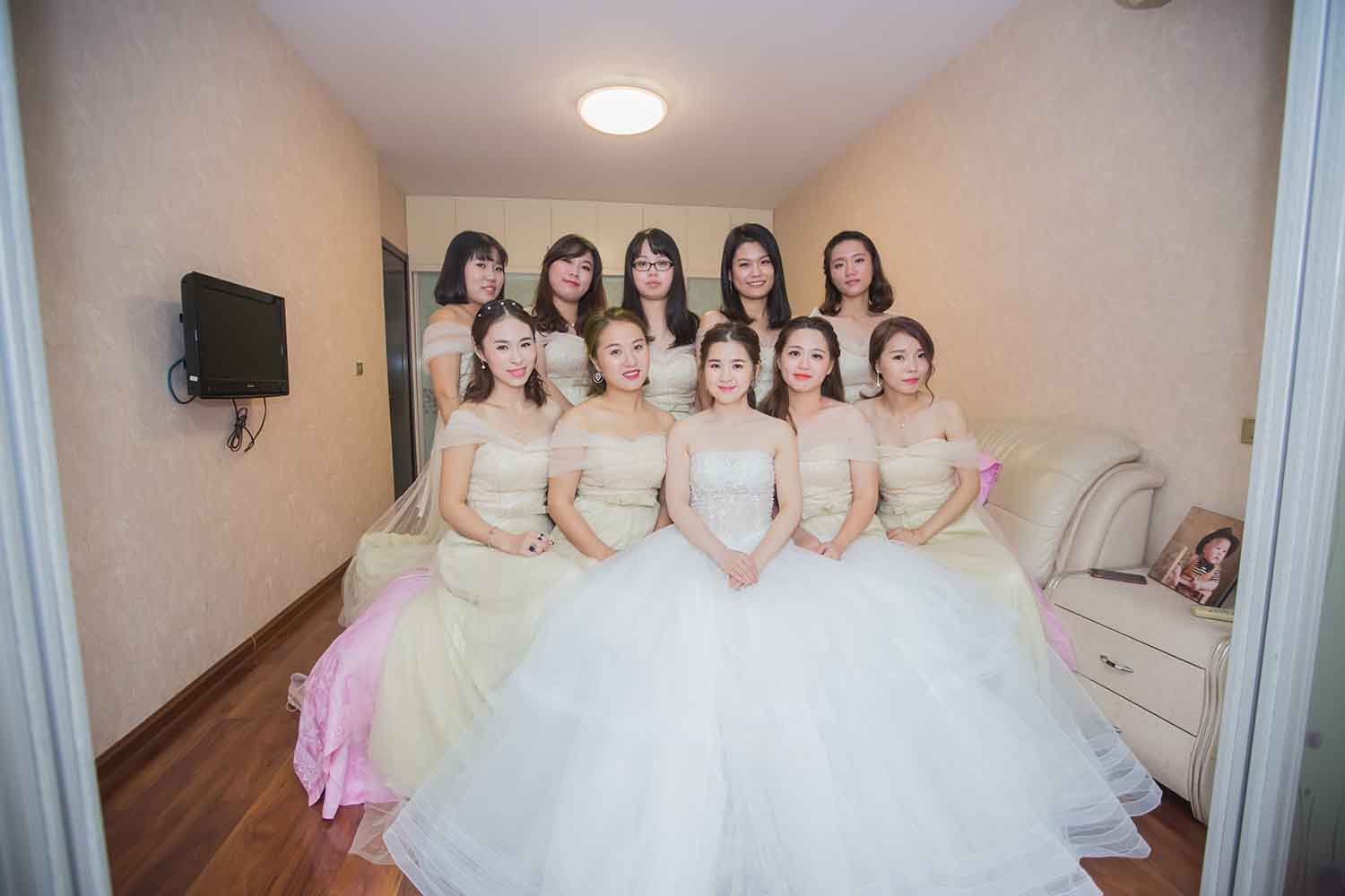 [素人新娘] 皮肤雪白的丰满可爱新娘婚礼现场实拍写真 H349