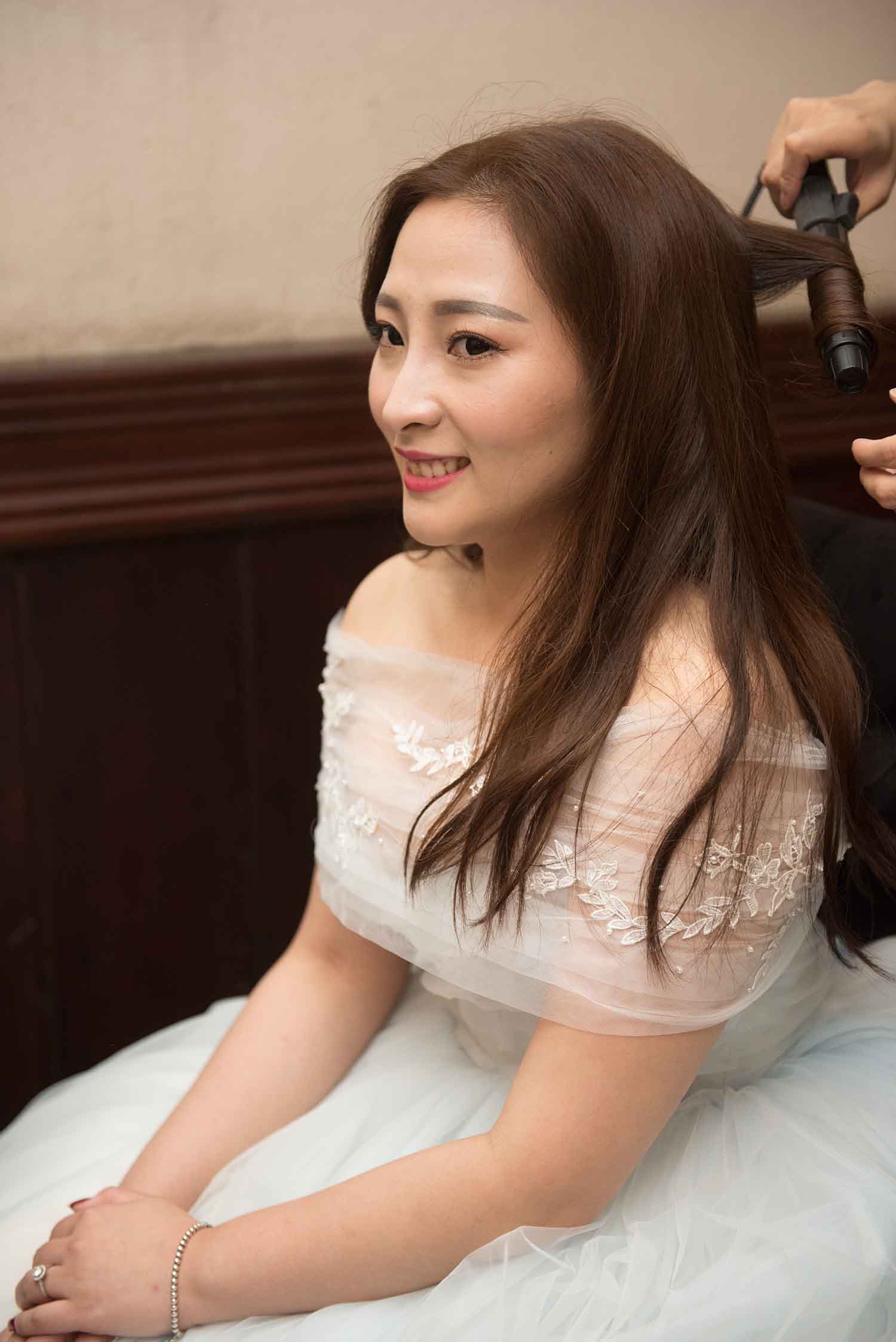 [素人新娘] 笑容甜美身材丰满性感的新娘婚礼现场实拍写真 H332