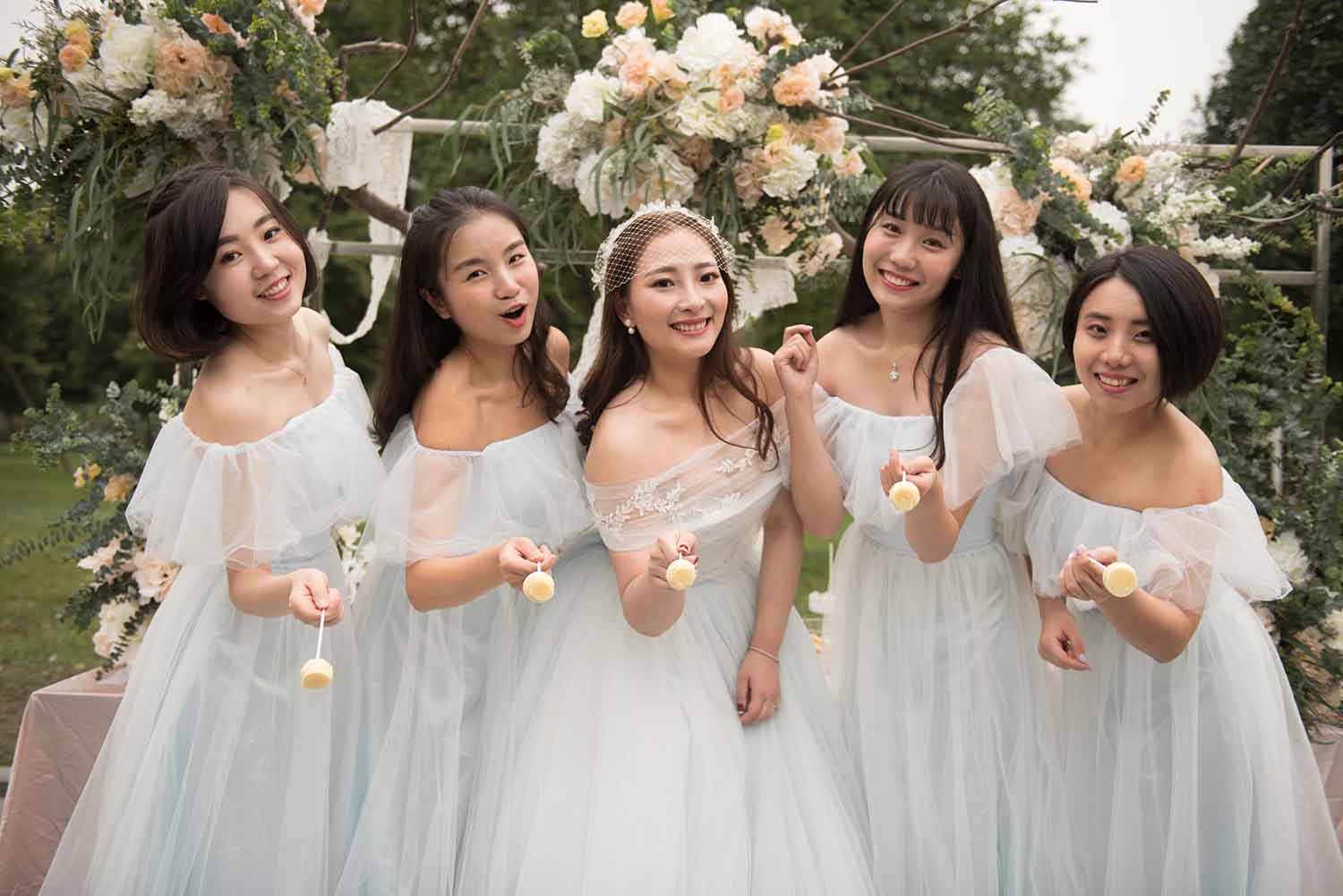 [素人新娘] 笑容甜美身材丰满性感的新娘婚礼现场实拍写真 H332