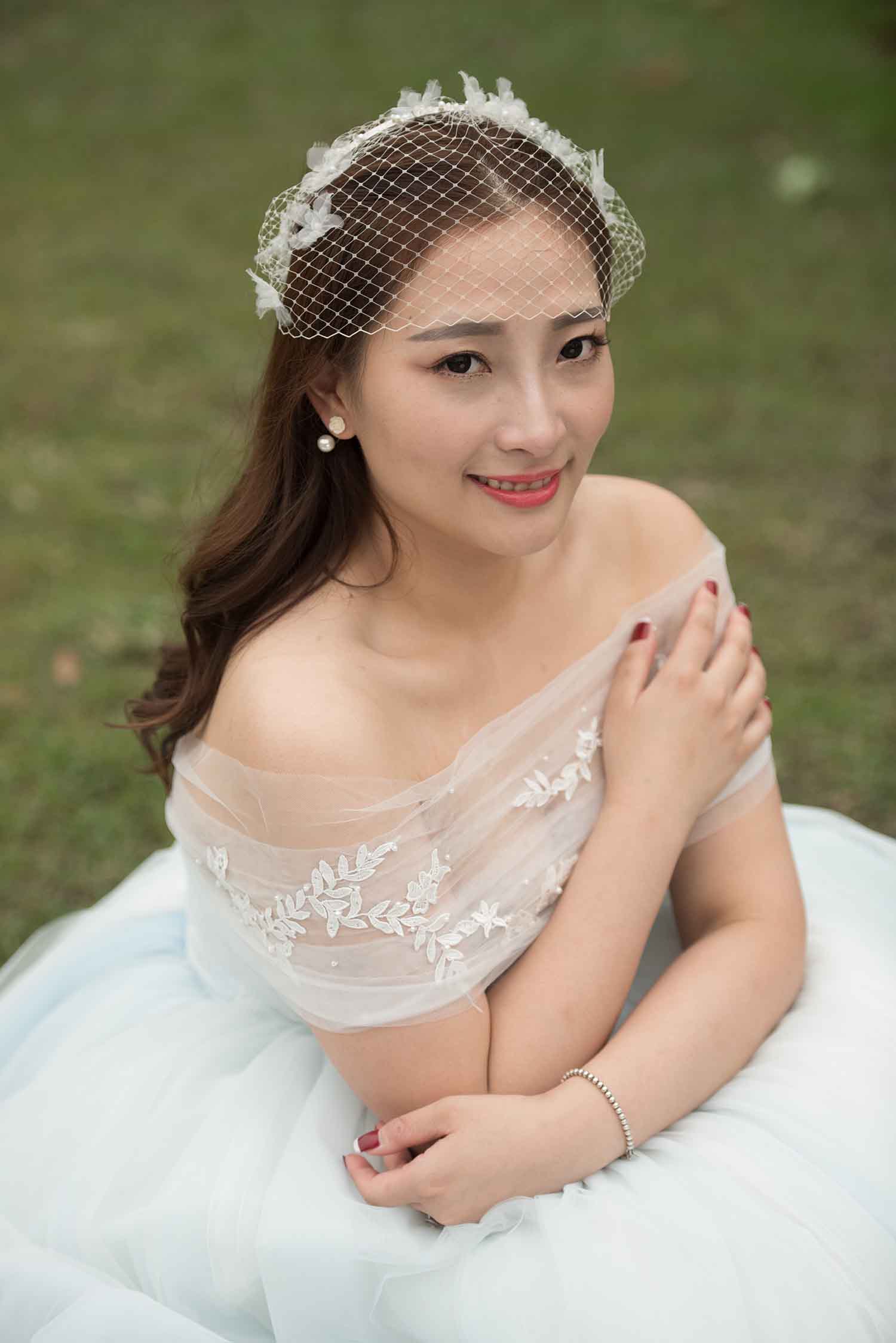 [素人新娘] 笑容甜美身材丰满性感的新娘婚礼现场实拍写真 H332