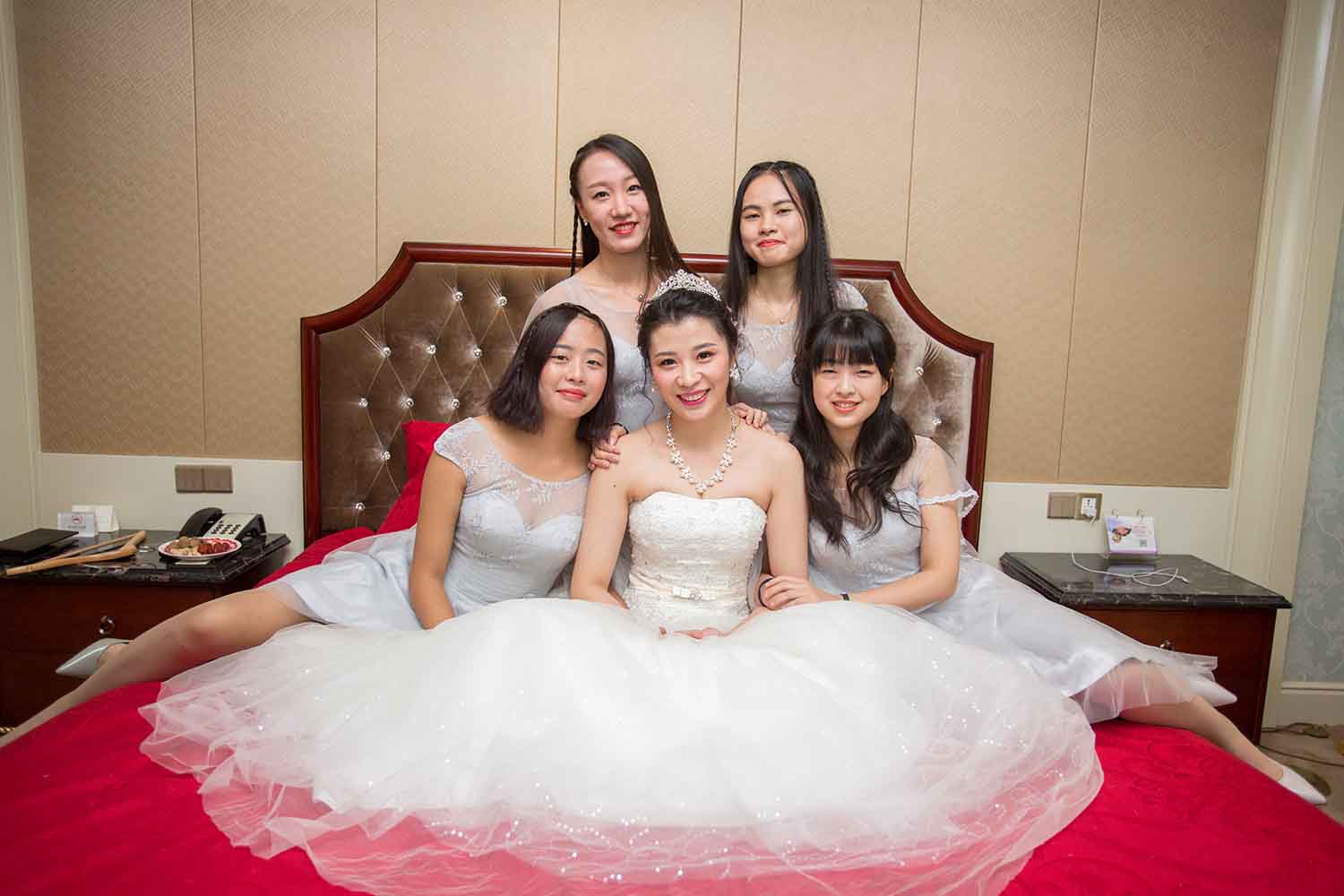 [素人新娘] 端庄大气又有肉感的新娘婚礼现场实拍写真 H327