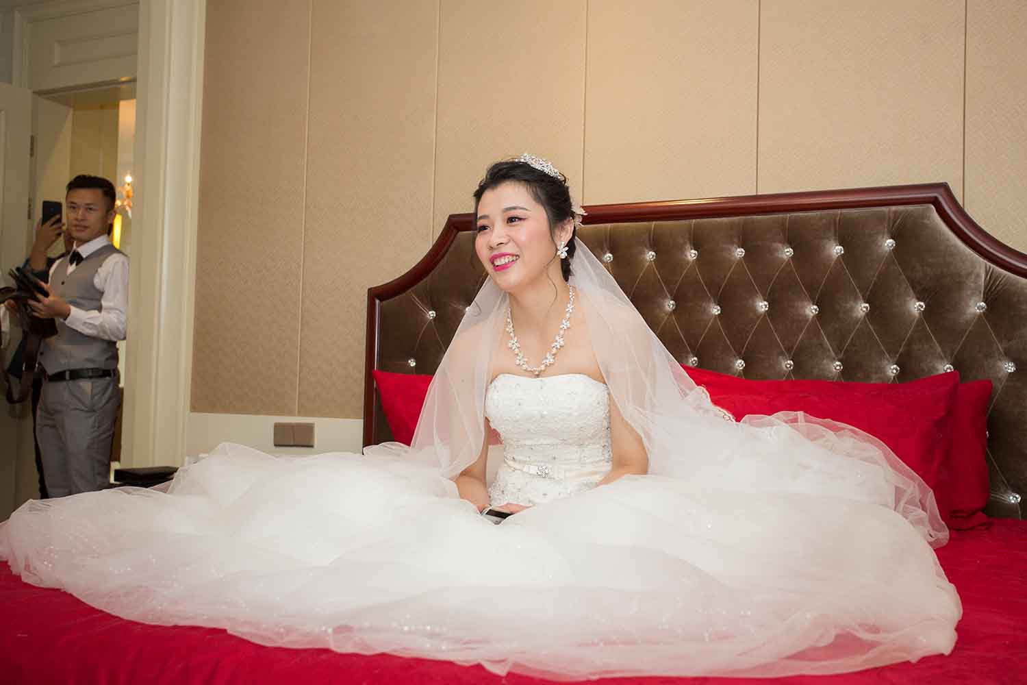 [素人新娘] 端庄大气又有肉感的新娘婚礼现场实拍写真 H327