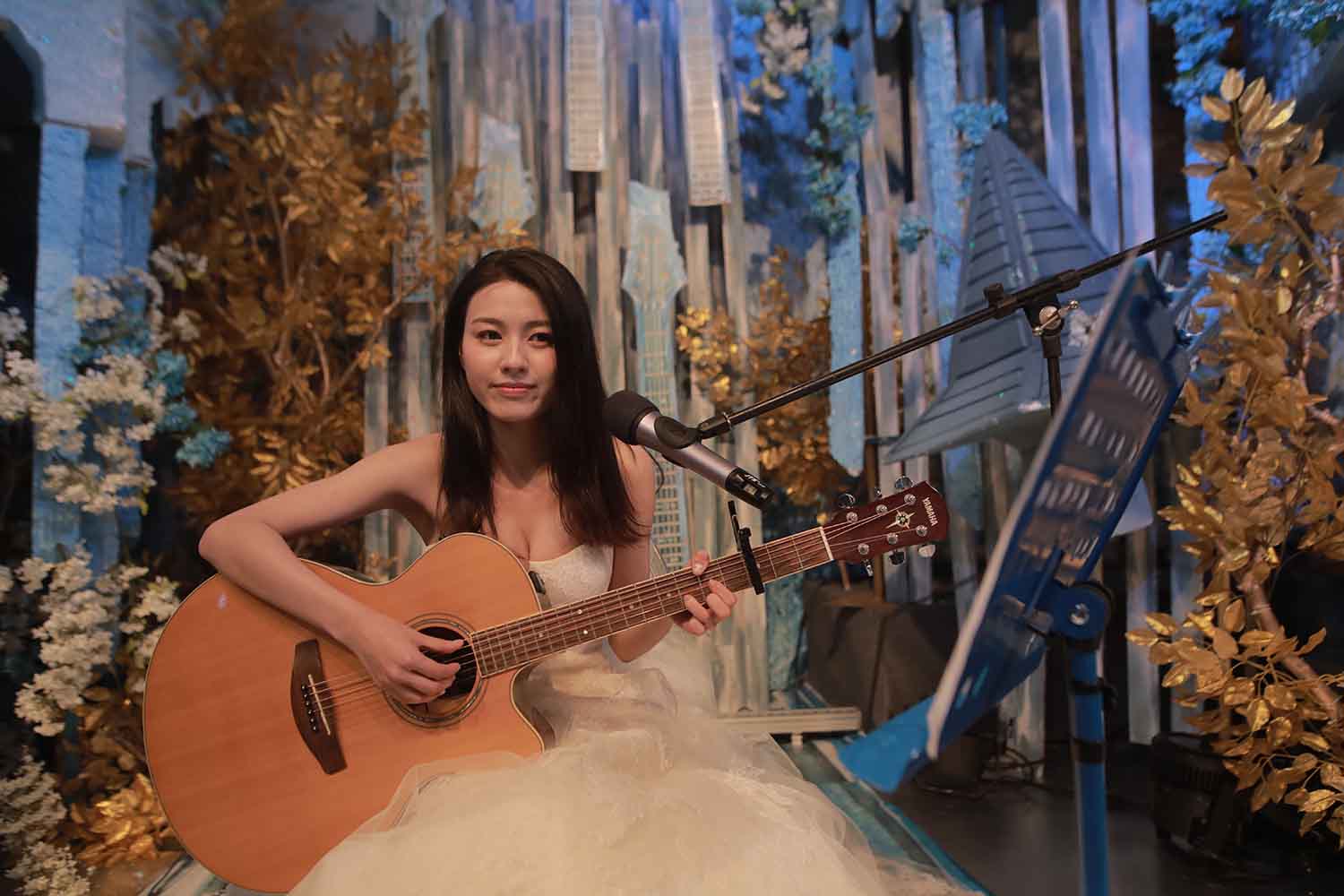 [素人新娘] 既漂亮又多才多艺的新娘婚礼现场实拍写真 H340