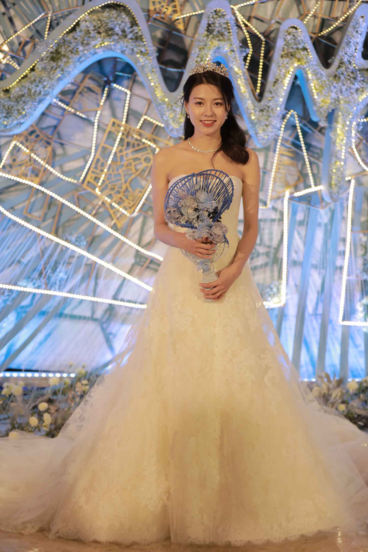 [素人新娘] 既漂亮又多才多艺的新娘婚礼现场实拍写真 H340