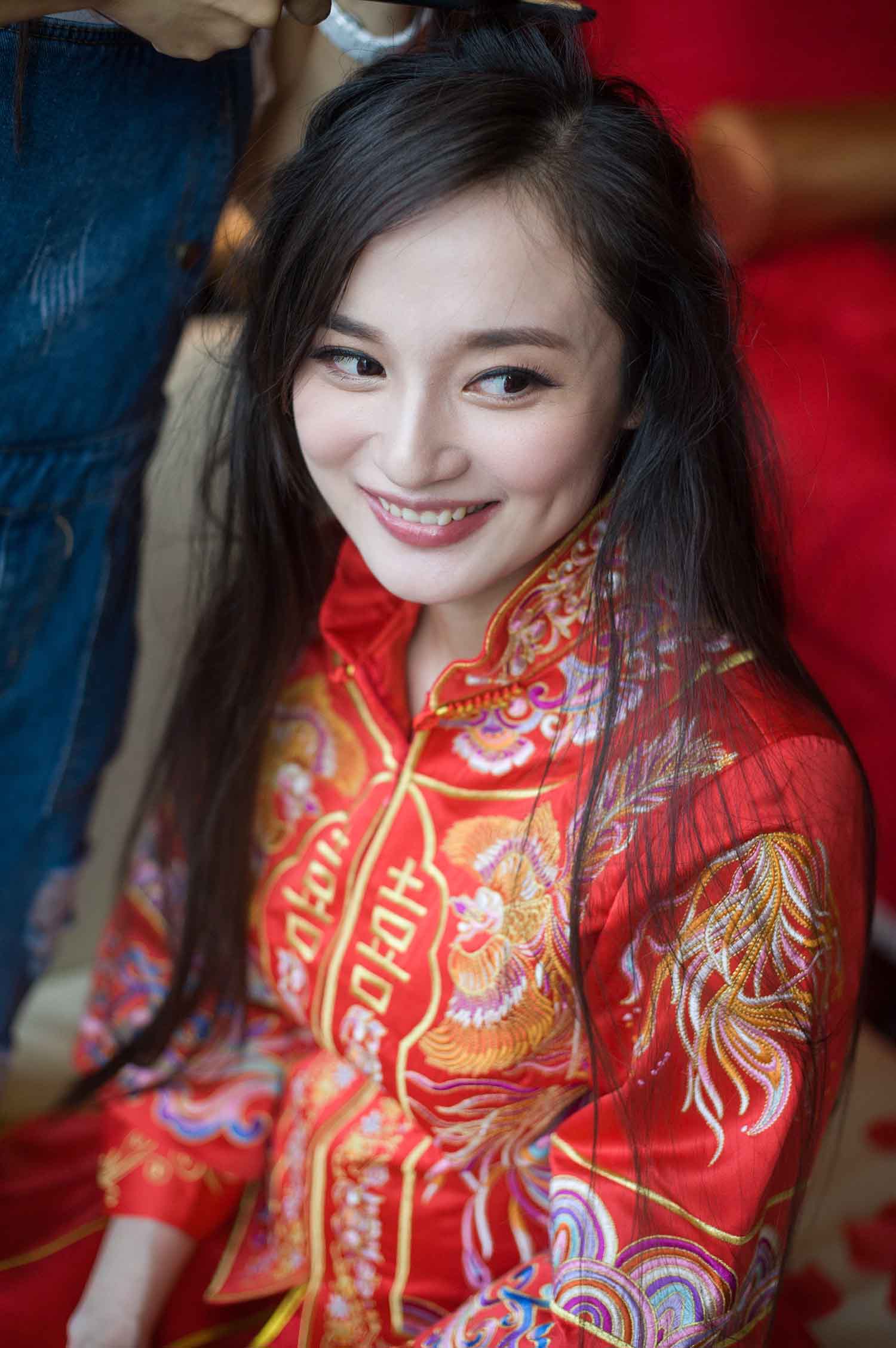 [素人新娘] 有点像张韶涵的大眼睛美女新娘婚礼现场实拍写真 H344