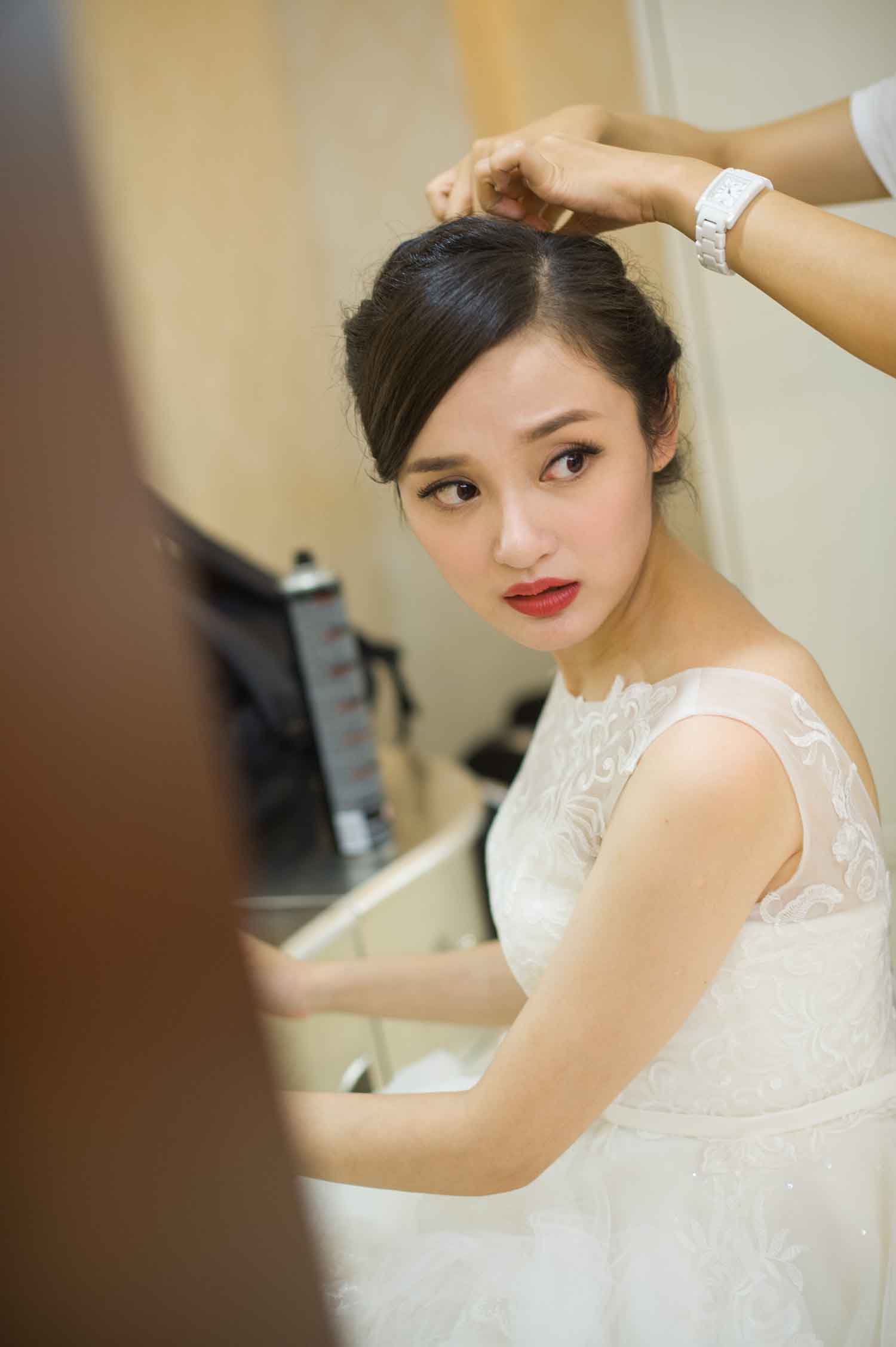 [素人新娘] 有点像张韶涵的大眼睛美女新娘婚礼现场实拍写真 H344