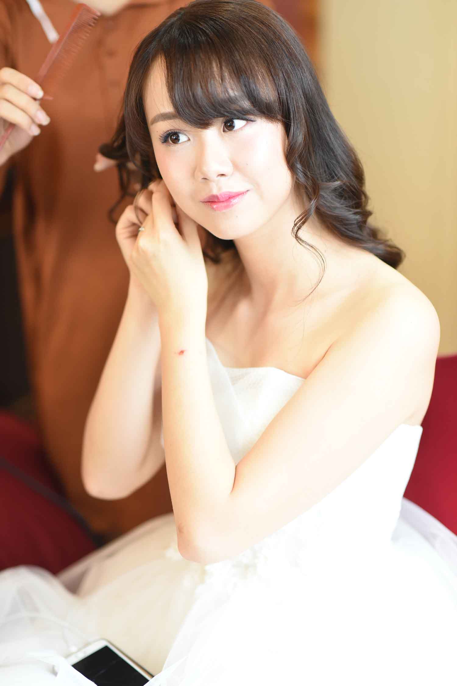 [素人新娘] 有着豪华性感伴娘团的白富美新娘婚礼现场实拍写真 H412