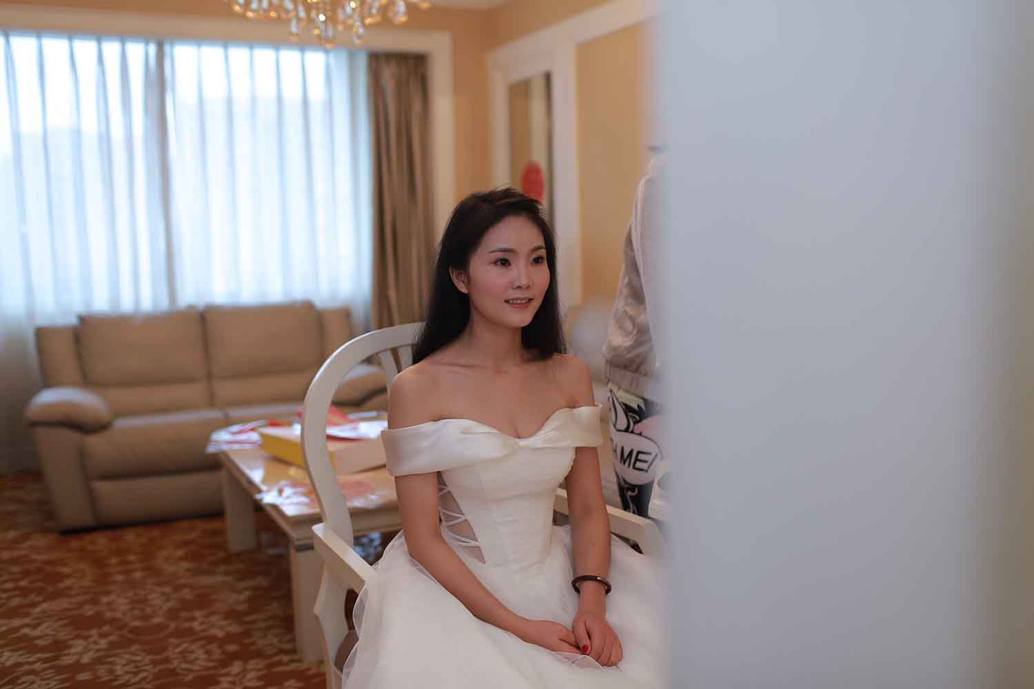 [素人新娘] 眼睛迷人的美女新娘婚礼现场实拍写真 H449