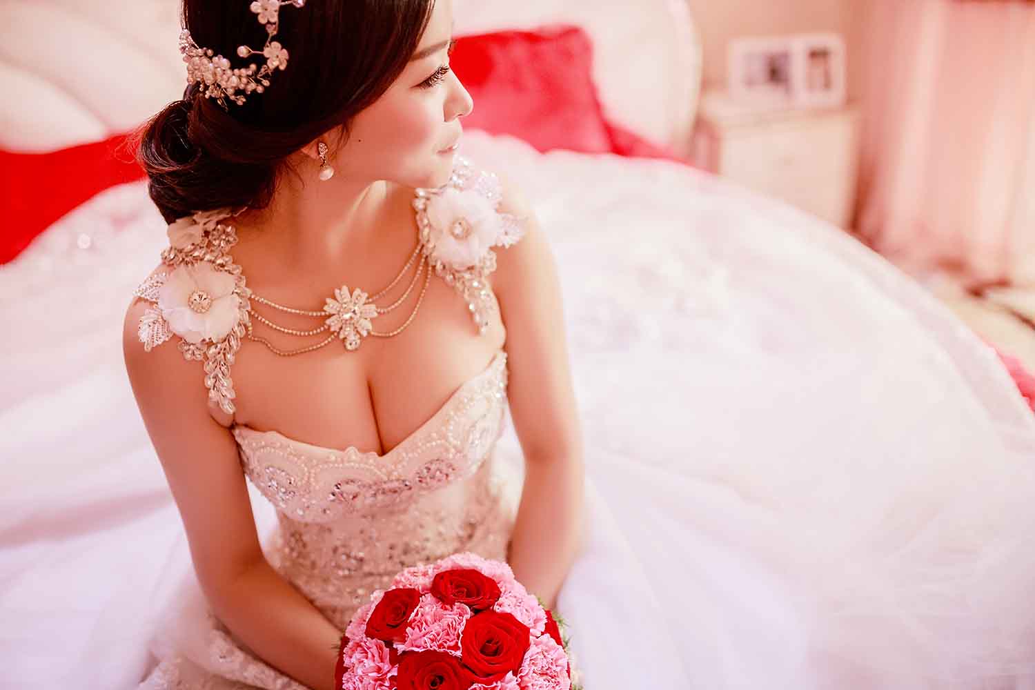 [素人新娘] 又大又翘长得还很水灵的新娘婚礼现场实拍写真 H343