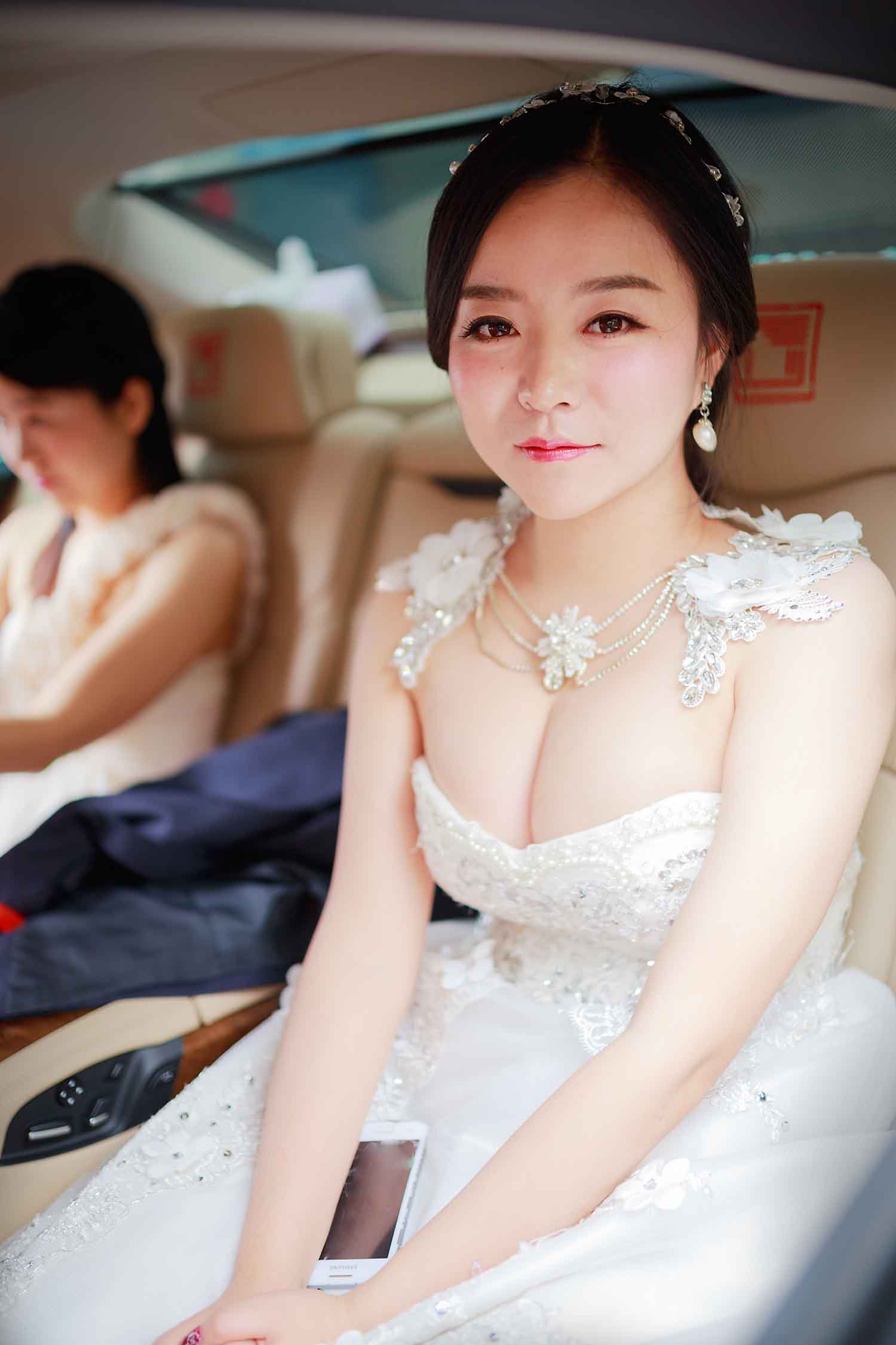 [素人新娘] 又大又翘长得还很水灵的新娘婚礼现场实拍写真 H343