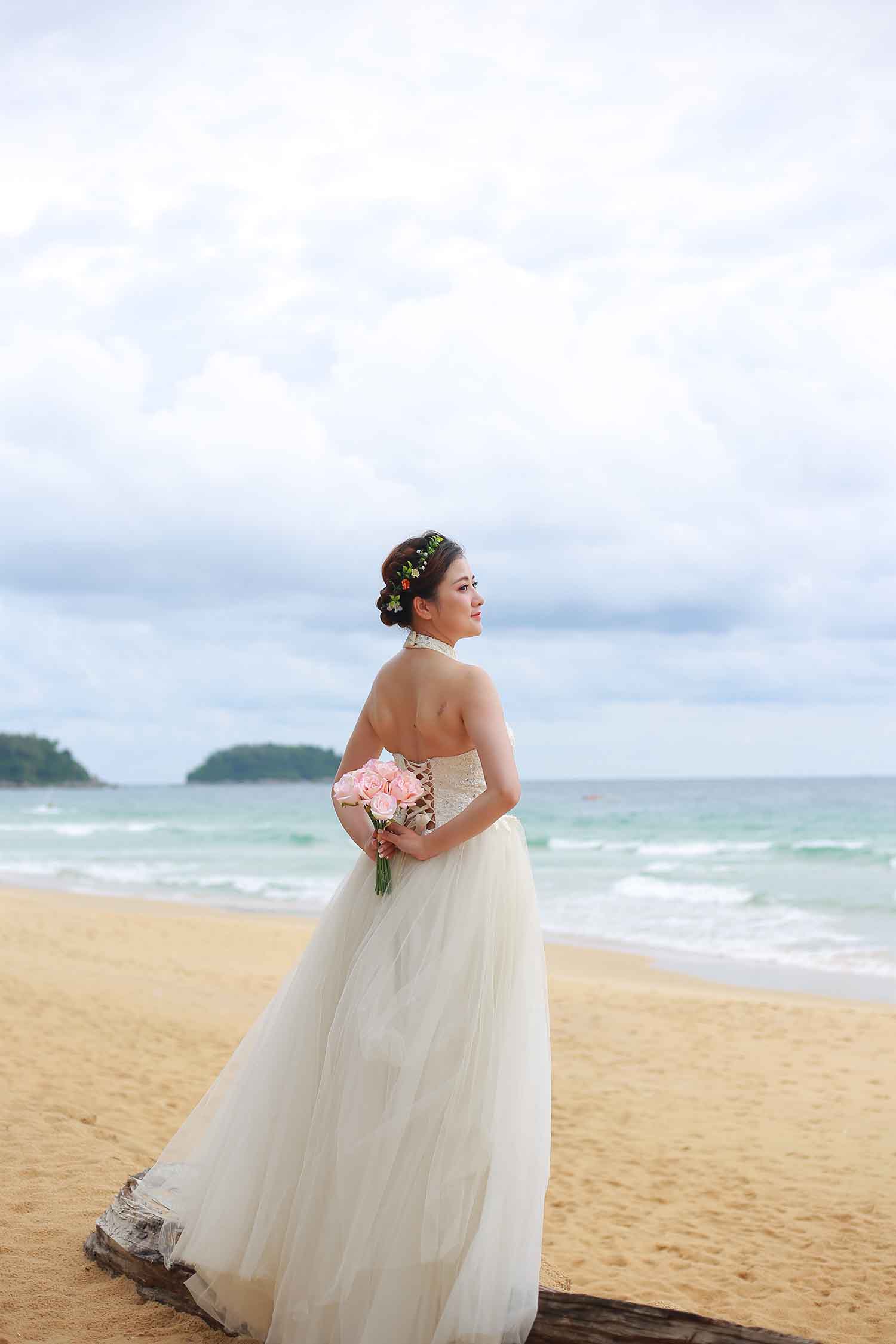 [素人新娘] 皮肤白嫩身材也很有料的美女拍摄婚纱照写真 H422