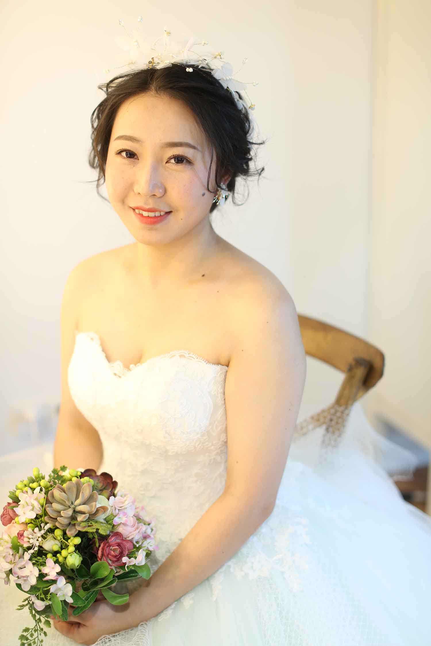 [素人新娘] 化妆之后判若两人的新娘婚纱照实拍写真 H453