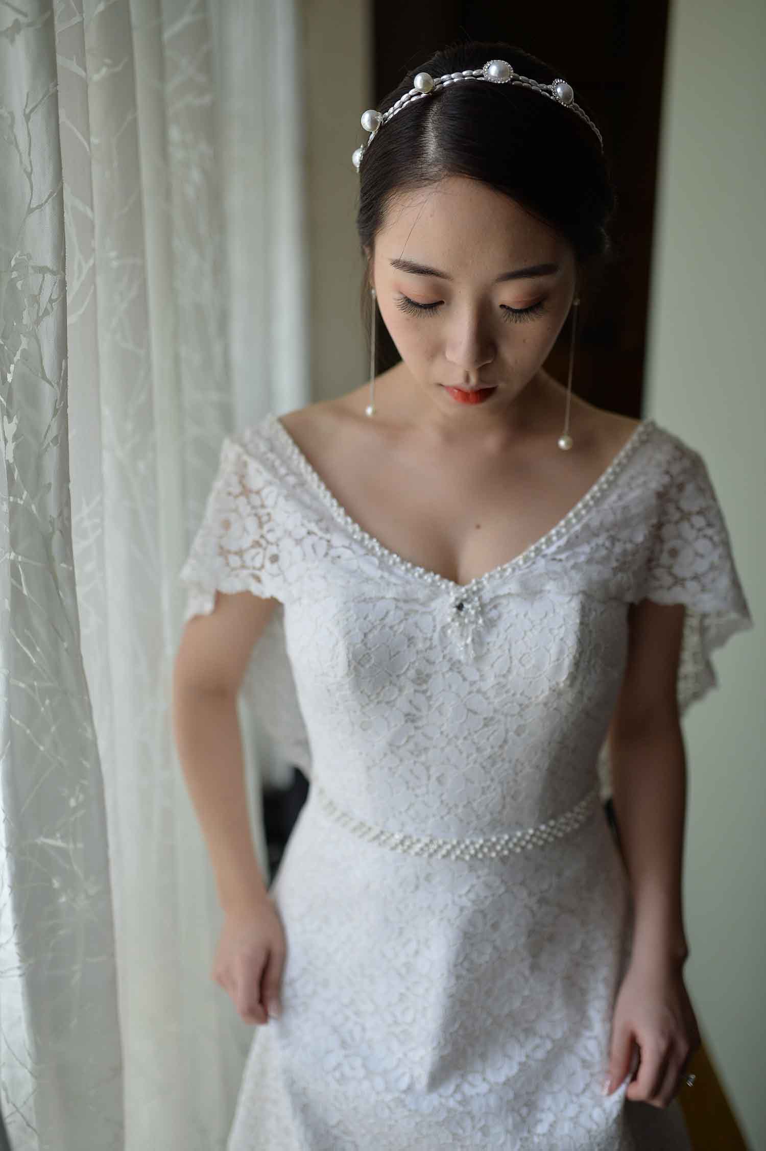 [素人新娘] 抿嘴笑时非常迷人的美女新娘婚礼现场实拍写真 H417