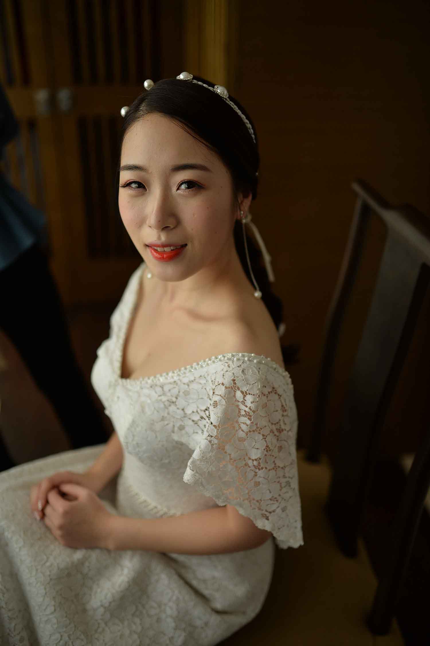 [素人新娘] 抿嘴笑时非常迷人的美女新娘婚礼现场实拍写真 H417