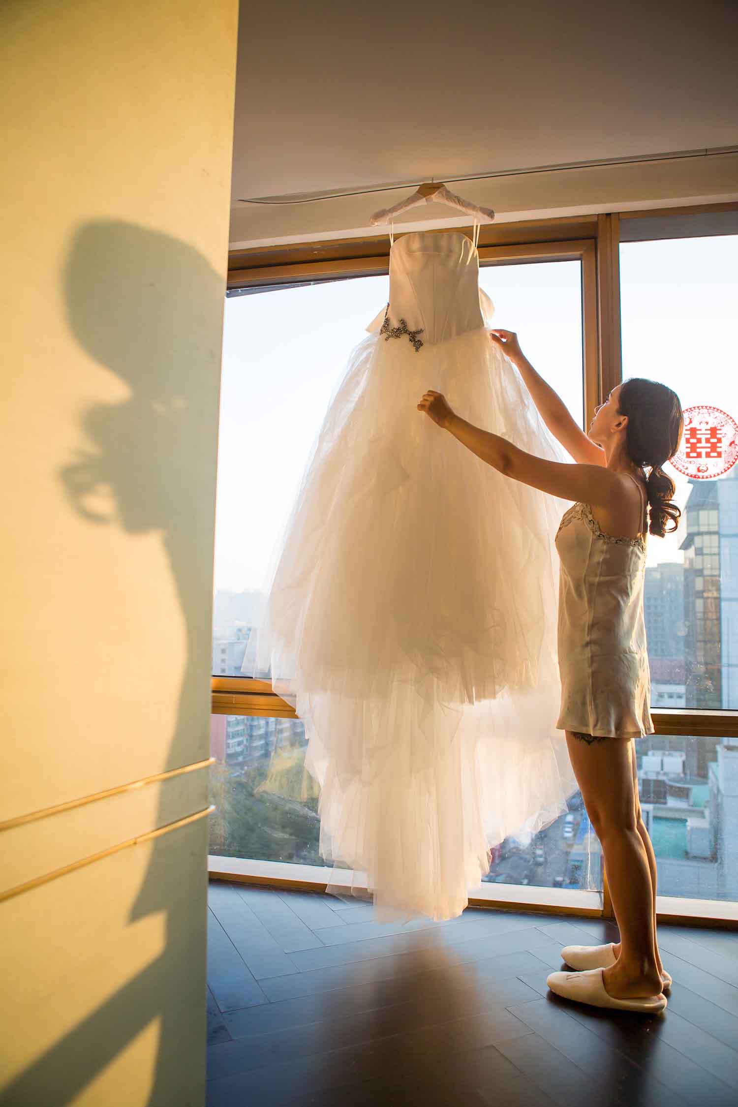 [素人新娘] 露着小肚腩和性感大腿的新娘婚礼现场实拍写真 H455