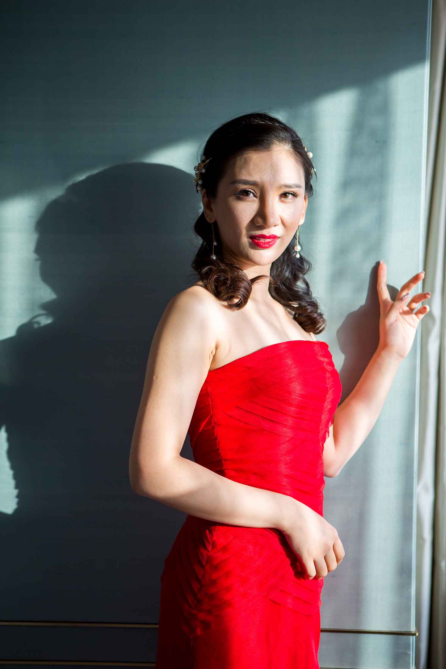 [素人新娘] 露着小肚腩和性感大腿的新娘婚礼现场实拍写真 H455