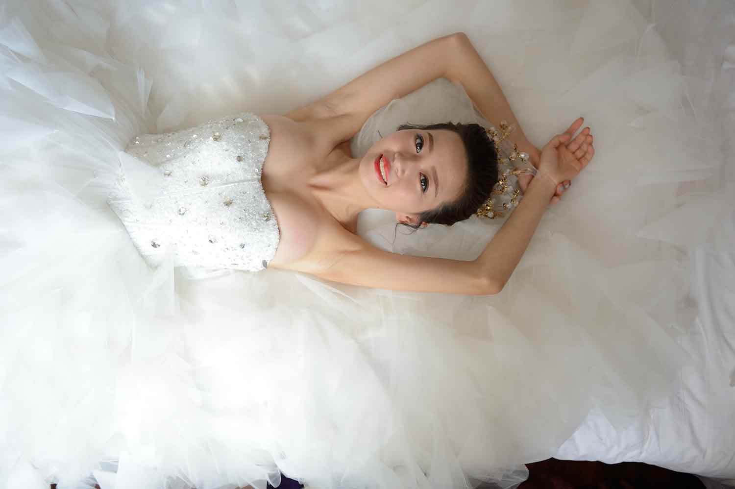 [素人新娘] 身材很好双峰傲人的白嫩美女新娘婚礼现场实拍写真 H423