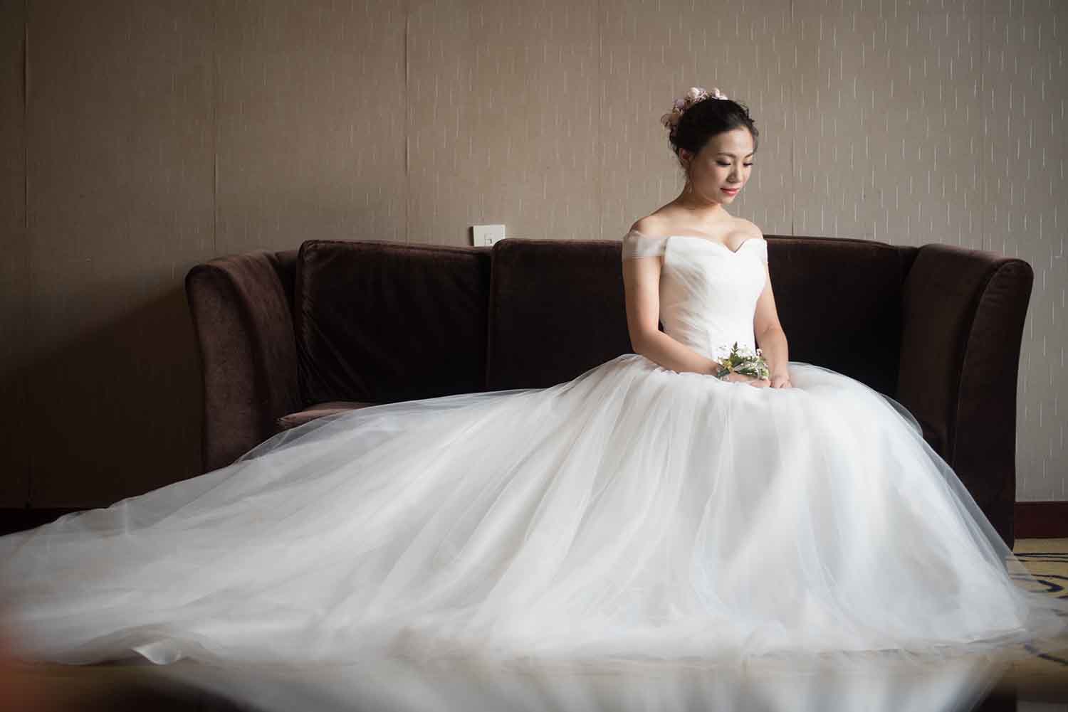 [素人新娘] 肤白貌美的美女新娘婚礼现场实拍写真 H408