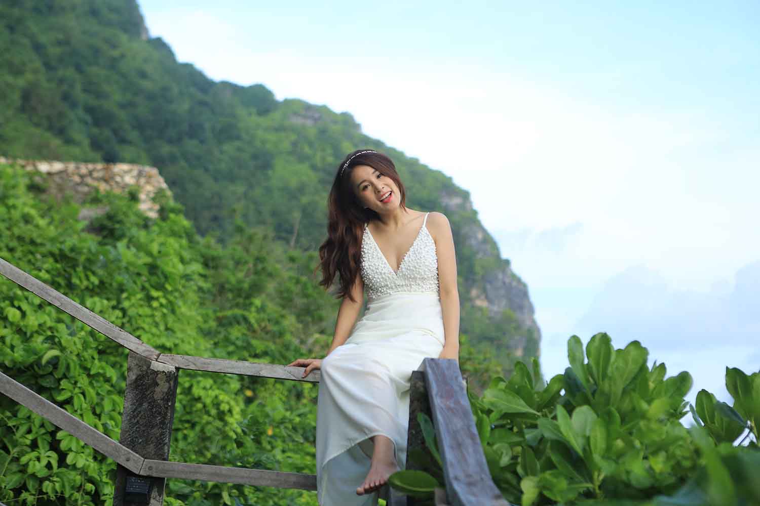 [素人新娘] 穿着比基尼露着小蛮腰的美女拍摄婚纱照写真 H447