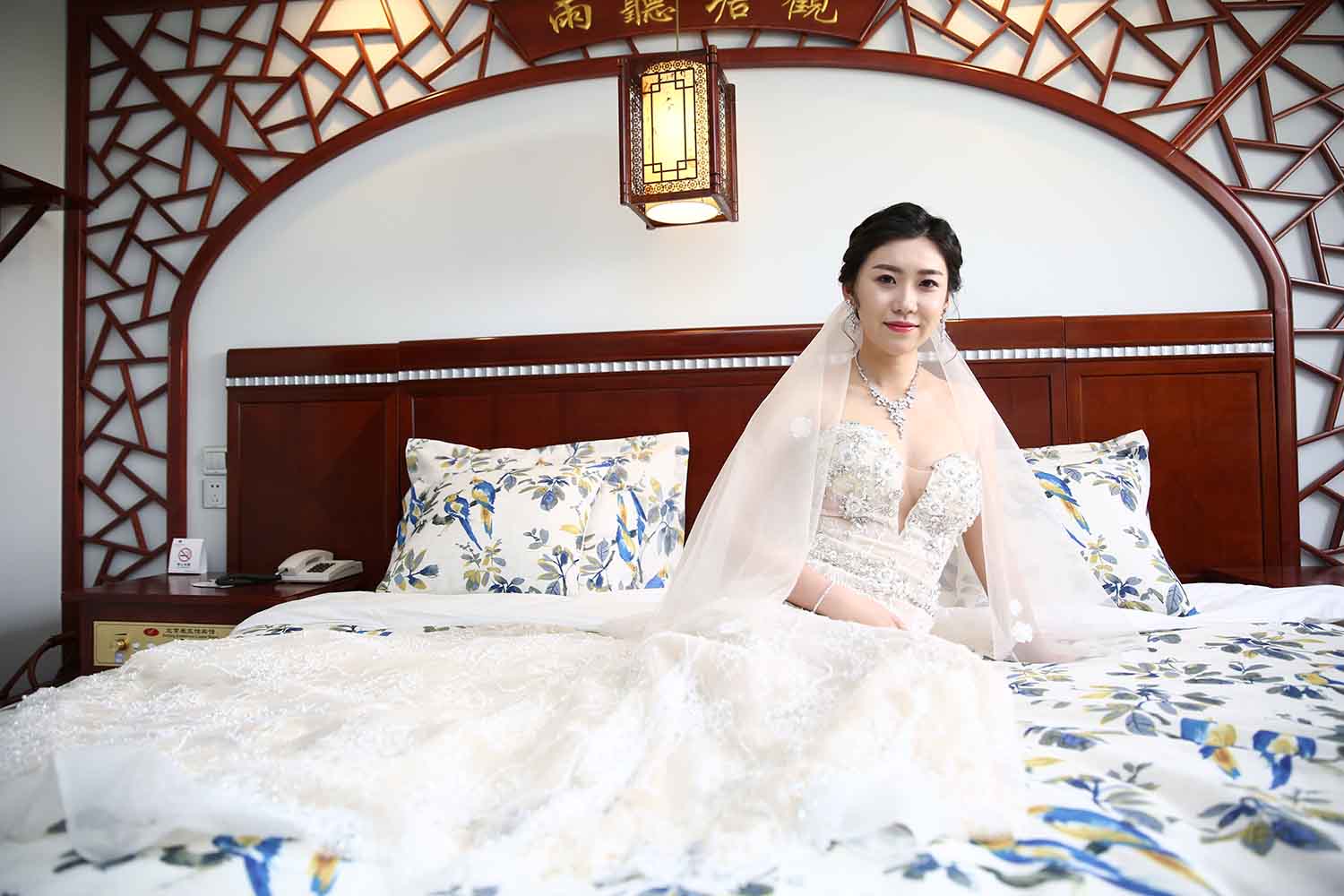 [素人新娘] 又大又圆还有点小气质的新娘婚礼现场实拍写真 H354