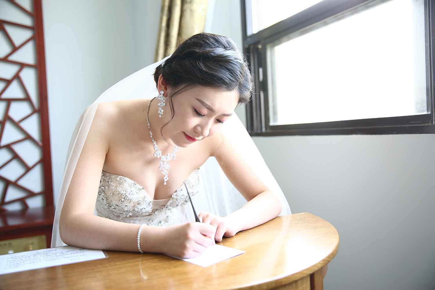 [素人新娘] 又大又圆还有点小气质的新娘婚礼现场实拍写真 H354