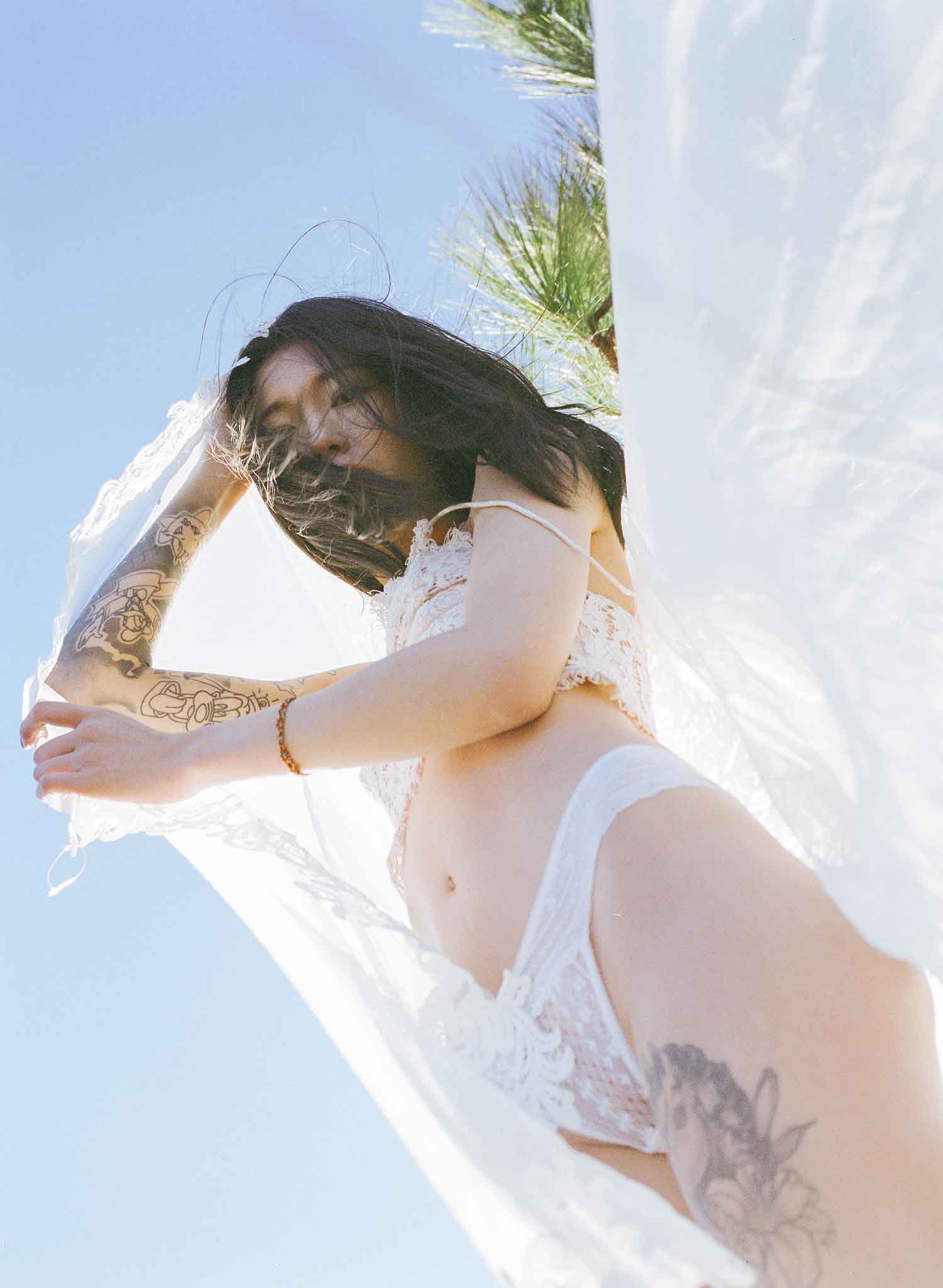 [素人新娘] 屁屁很性感的美女拍摄婚纱照写真 H424